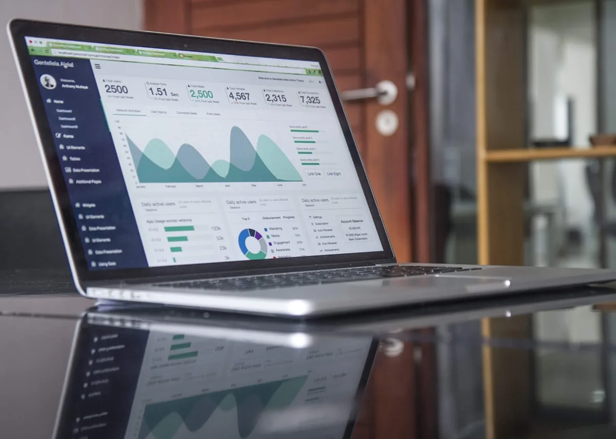 Commbots advanced analytics dashboard with conversation and performance metrics